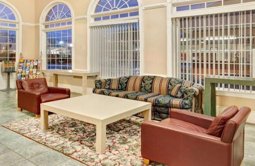 Marietta Hotel | Super 8 by Wyndham Marietta/West/Atl Area