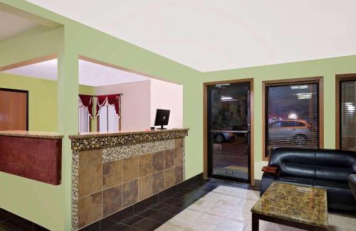 Muncie Hotel | Super 8 by Wyndham Muncie/Ball St. College Area