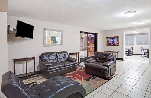 Talbot's Corner Hotel | Super 8 by Wyndham Nashville/Dntn/Opryland Area