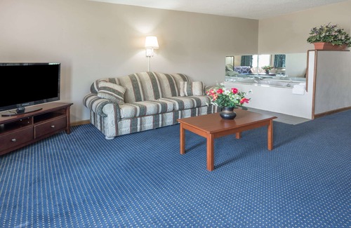 O'Fallon Hotel | Super 8 by Wyndham O'Fallon MO/St. Louis Area