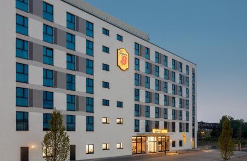 Oberhausen Hotel | Super 8 by Wyndham Oberhausen am Centro