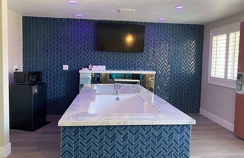 Townsite Hotel | Super 8 by Wyndham Oceanside Downtown