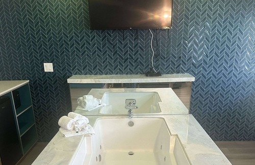 Townsite Hotel | Super 8 by Wyndham Oceanside Downtown