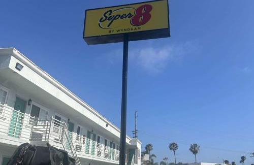 Townsite Hotel | Super 8 by Wyndham Oceanside Downtown
