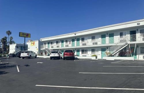 Townsite Hotel | Super 8 by Wyndham Oceanside Downtown