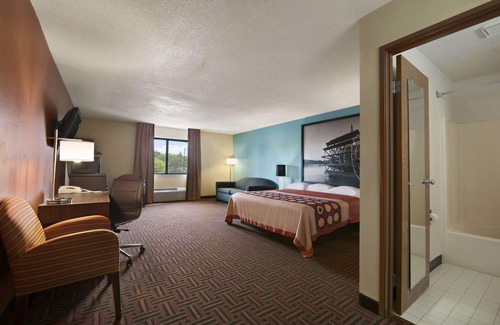 Peoria Hotel | Super 8 by Wyndham Peoria