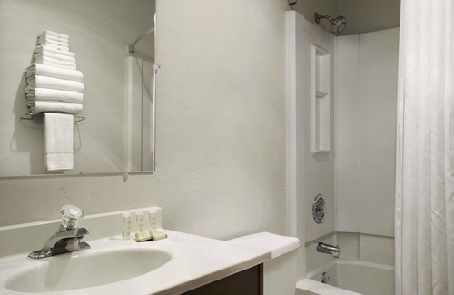 Parkrose Hotel | Super 8 by Wyndham Portland Airport