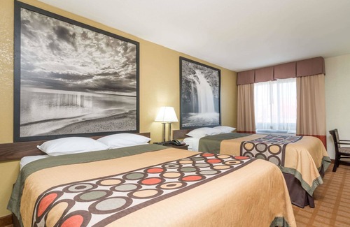 Rice Lake Hotel | Super 8 by Wyndham Rice Lake