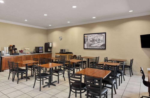 Roseburg Hotel | Super 8 by Wyndham Roseburg