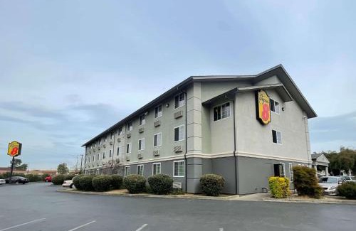 Parkway-South Sacramento Hotel | Super 8 by Wyndham Sacramento/Florin Rd