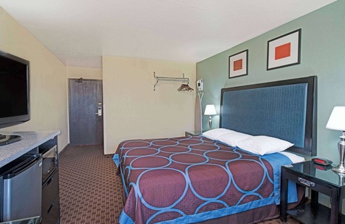 Parkway-South Sacramento Hotel | Super 8 by Wyndham Sacramento/Florin Rd