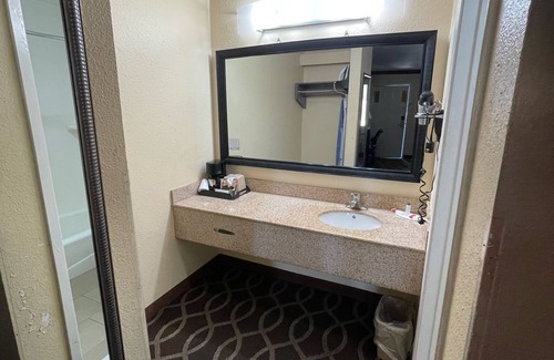San Marcos Hotel | Super 8 by Wyndham San Marcos