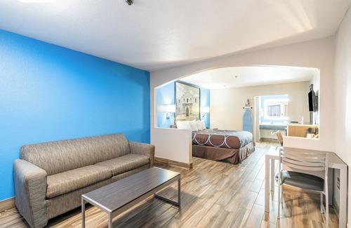 Pecan Valley Hotel | Super 8 by Wyndham San Antonio/Riverwalk Area