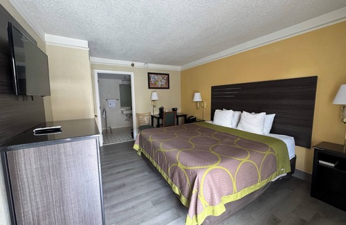 Fleming Hotel | Super 8 by Wyndham Savannah