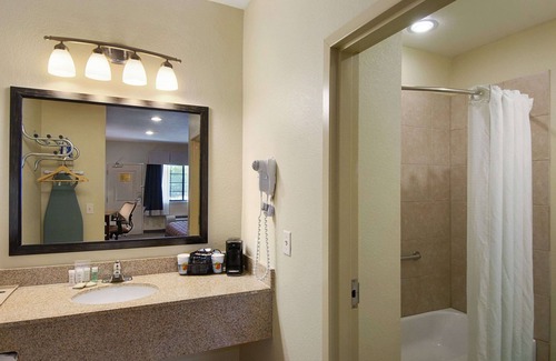 Stephenville Hotel | Super 8 by Wyndham Stephenville