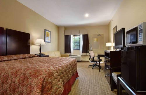 Stephenville Hotel | Super 8 by Wyndham Stephenville