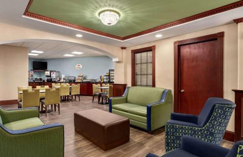 West Greenwich Hotel | Super 8 by Wyndham West Greenwich/Providence