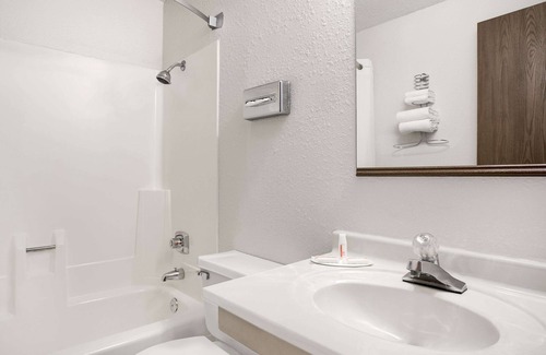 Willmar Hotel | Super 8 by Wyndham Willmar