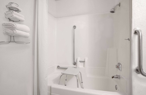 Willmar Hotel | Super 8 by Wyndham Willmar