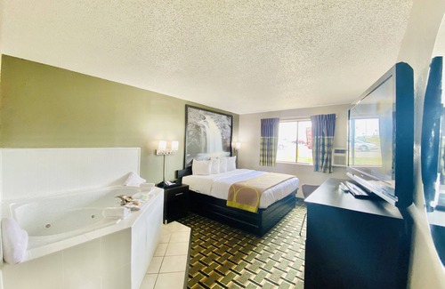 Wyoming Hotel | Super 8 by Wyndham Wyoming/Grand Rapids Area