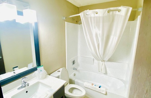 Wyoming Hotel | Super 8 by Wyndham Wyoming/Grand Rapids Area