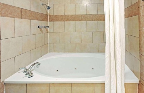 Dallas Hotel | Super 8 Dallas-Mesquite