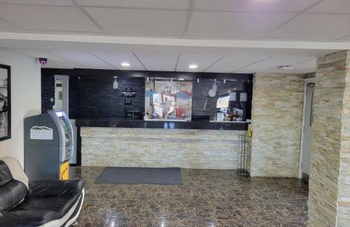 Red Deer Hotel | Super 8 North Red Deer