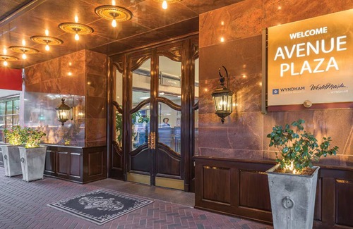Faubourg Lafayette Apartment | Super Bowl Weekend in New Orleans! 1BR Suite w/Kitchen on Trolley Route!