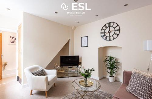 Shrewsbury House | Super Central - Quiet - 2 Bedroom Cottage