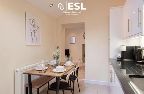 Shrewsbury House | Super Central - Quiet - 2 Bedroom Cottage