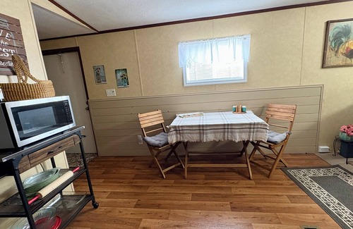 Newberry House | Super clean 7 mile from downtown Newberry safe quiet home Best Deal Around