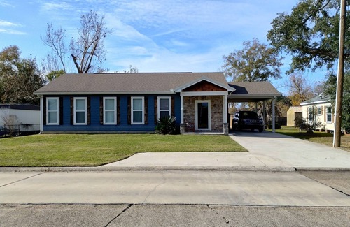 Sulphur House | Super Clean Executive Rental 3/2 house in Sulphur Minutes from Frasch Ballpark