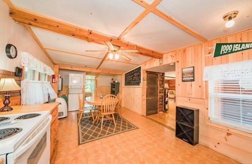 Alexandria Bay House | Super Clean, Pet Friendly Cottage! 3 Bedroom! NO EXTRA FEES!