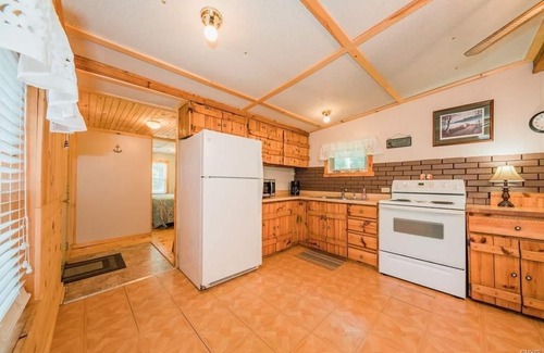 Alexandria Bay House | Super Clean, Pet Friendly Cottage! 3 Bedroom! NO EXTRA FEES!