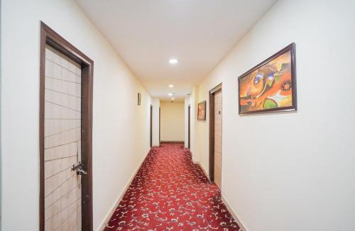Delhi Hotel | Super Collection O West Vinod Nagar Metro Station Formerly Royal Inn