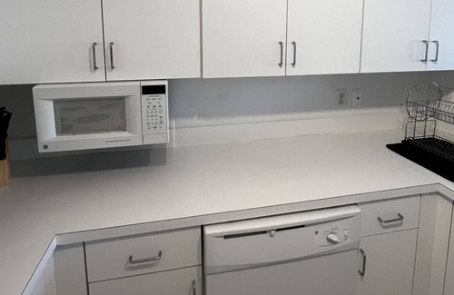 Miramar Apartment | Super Cozy and Convenient 1/1 with lake view apartment in Miramar fits 4 people!