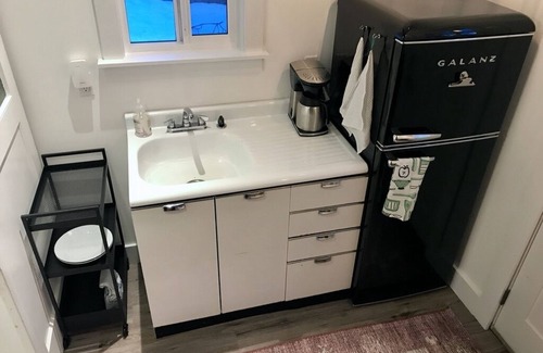 Fall City Cottage | Super cute teeny tiny home! Easy access to Redmond, Bellevue, & Snoqualmie Pass