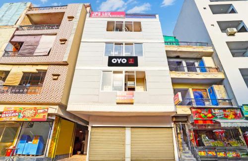 Pashim Vihar Hotel | Super Hotel O JPS Lux