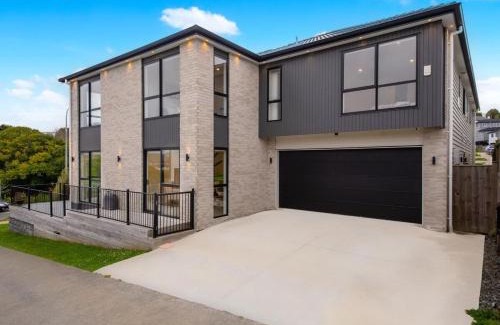 Auckland House | Super-Large House 7 ensuites