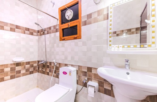 Al Hadd Hotel | Super OYO 107 Ras Al Hadd Waves Hotel