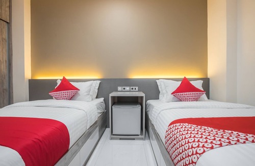 Tanjung Duren Utara Hotel | Super OYO 1487 Residence Khoe