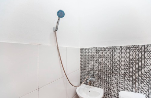 Jakarta Hotel | Super OYO 2223 J&b Room Utan Kayu