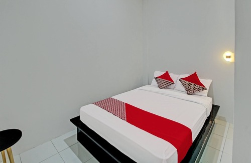 Tulungagung Hotel | Super OYO 92433 Sirih Gading Family Guest House