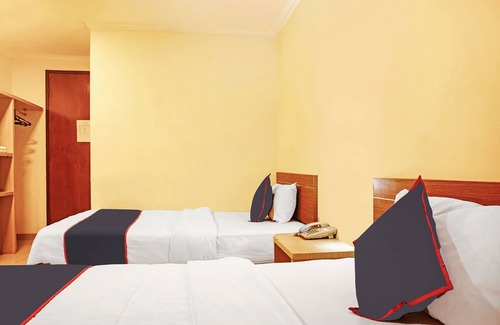 East Jakarta Hotel | Super OYO Collection O 91409 Hotel Fiducia Otista 153 - 157