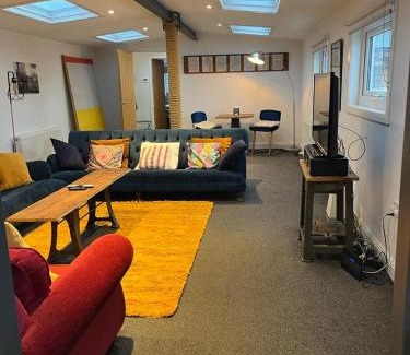 Liverpool House | Super Size Static Duplex Barge 3 double bedrooms plus 3 triple bedrooms all with modern en-suites