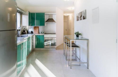 Kerem HaTeimanim Apartment | Super-Star 3BR Private Parking !