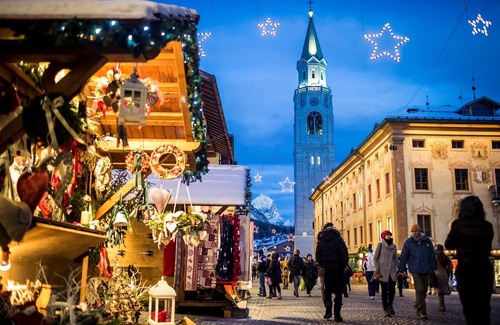 Cortina d'Ampezzo Historic Centre Apartment | Super Suite! Hotel Alaska in the center of Cortina