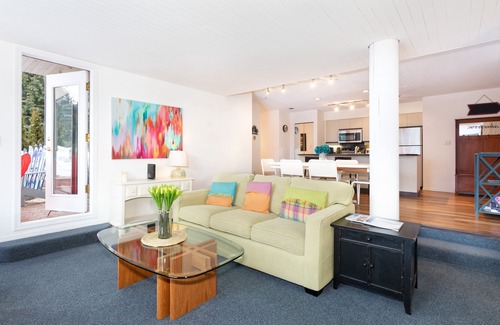 Blueberry Hill Condo | SUPER SUMMER GETAWAY Views + POOL + HOT TUB (WD, FP)