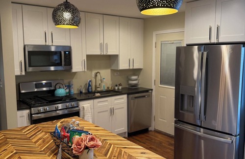 Chicago Heights House | Superb 3-bedroom house with fitness room in Chicago Heights