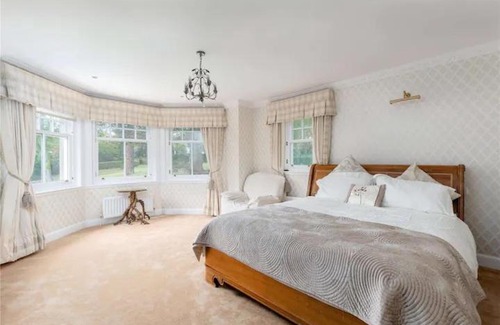 Inveresk House | Superb 5 bedroom Villa 16 mins from City Centre